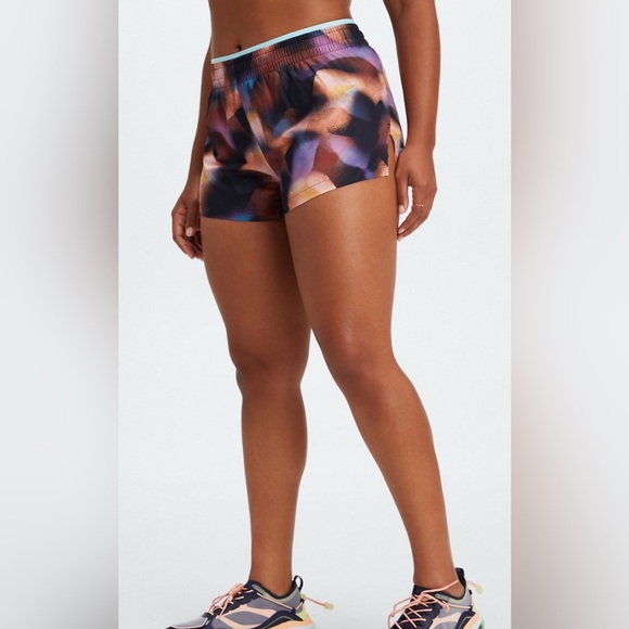 *SOLD* Breathe Mid-Rise Fabletics Run Shorts - Picture 4 of 7